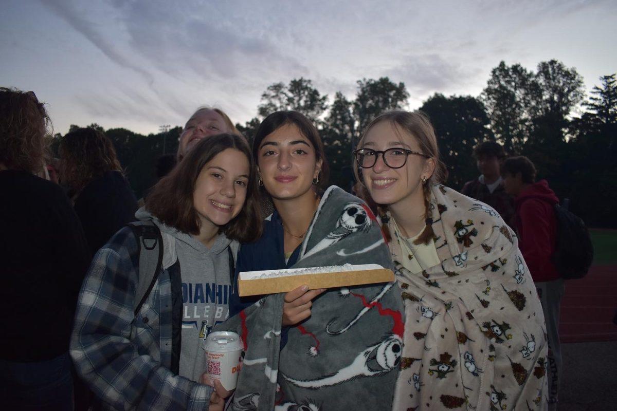 Indian Hills Seniors enjoying the 2022-2023 Senior Sunrise on October 7th 
