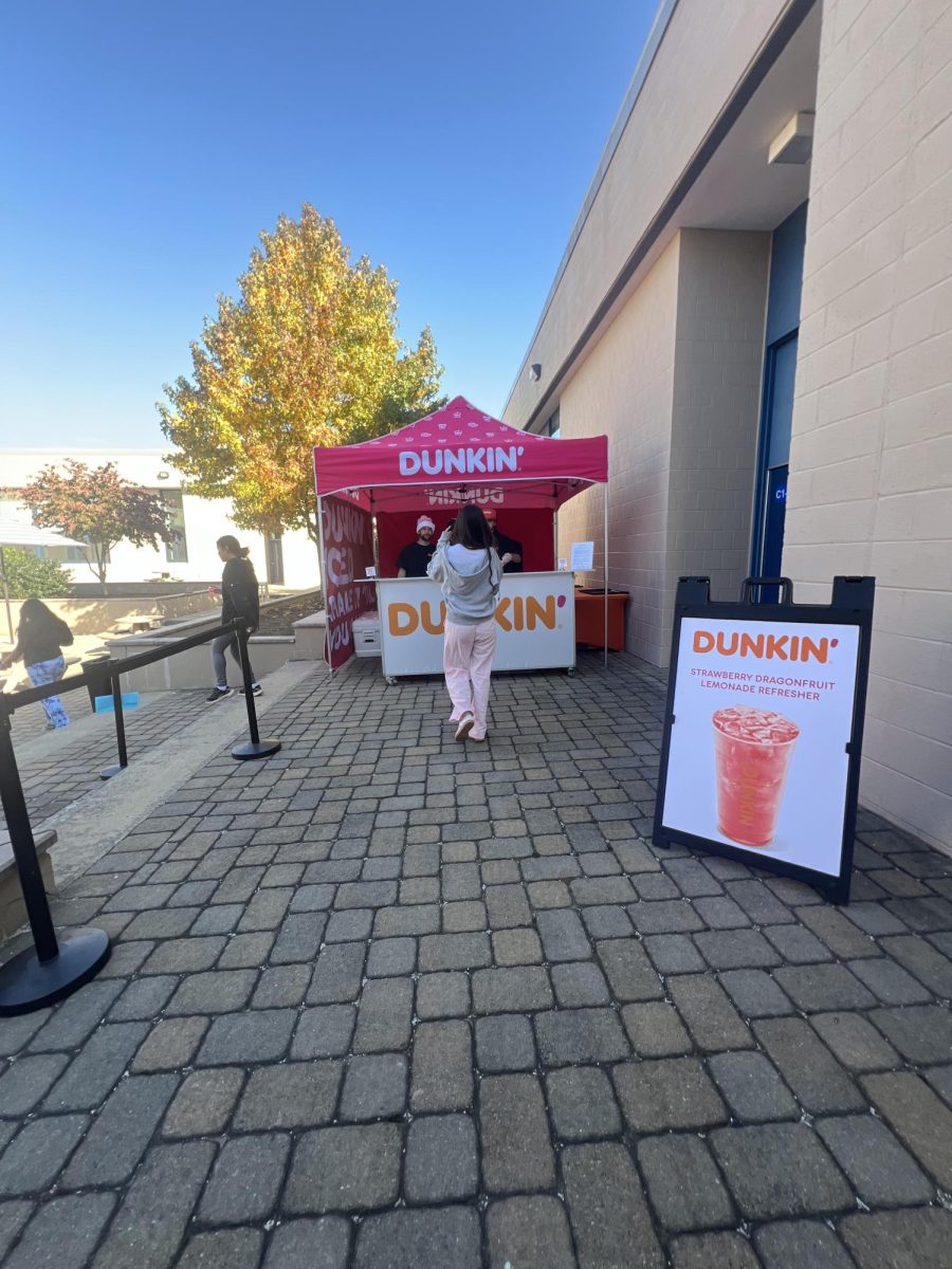 Indian Hills Student walking to grab free sample of Dunkin Refresher 